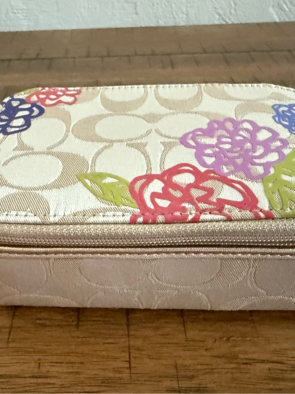 Coach Signature Beige Small Zip Jewelry Keeper with Multicolor Floral Accents - Picture 2 of 5